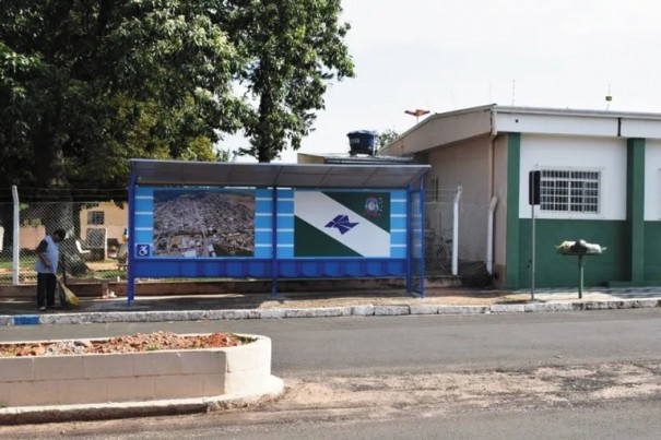PARAPU: Prefeitura realiza a instalao de pontos de nibus