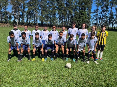 Equipes da escolinha municipal de futebol de Osvaldo Cruz disputam nova rodada do Campeonato Regional de Futebol Infantil.	