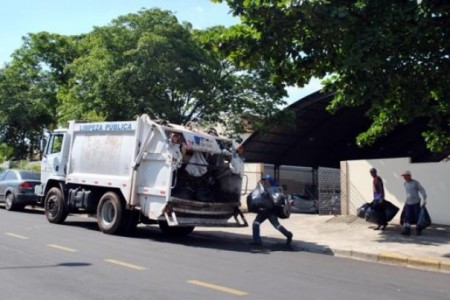 Saiba como fica a coleta de lixo na Semana da Padroeira em Osvaldo Cruz