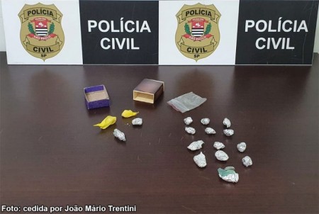 Polícia civil de Bastos apreende porções de crack em residência de investigado