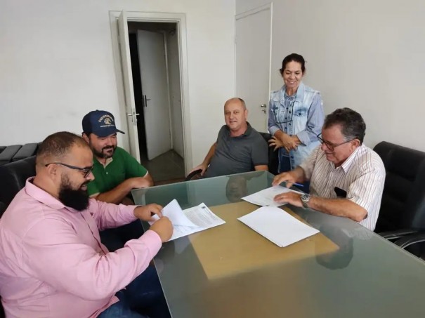 FLRIDA: Prefeitura assina contrato para prestao de servio com Centro de Equoterapia