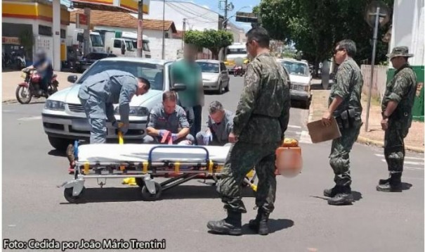 Motociclista fica ferido em acidente de tr�nsito no centro de Tup�