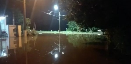 Chove 40 milímetros em 10 minutos e água provoca estragos e alagamento em residências de Presidente Venceslau