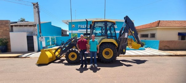 Sagres recebe novo trator retroescavadeira do Governo do Estado no valor de R$550 mil