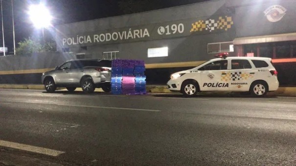 Com mais de 580 quilos de maconha, homem � preso por tr�fico de drogas na Rodovia Assis Chateaubriand em Regente Feij�