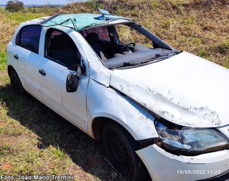 Condutor de carro fica ferido em acidente na rodovia Tupã - Queiroz