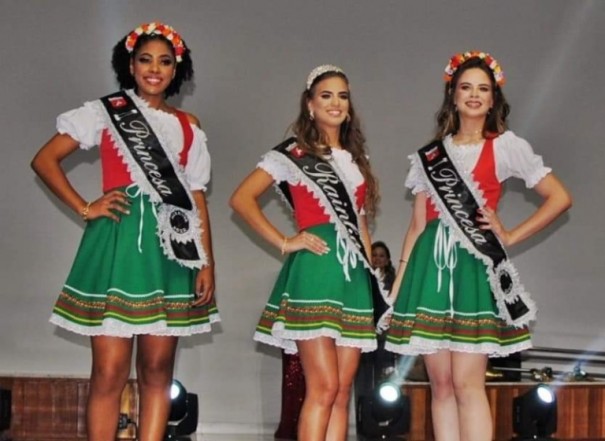 JUNQUEIRPOLIS: Rainha e Princesas para Aceruva 2022 foram eleitas e coroadas