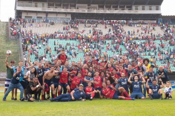 Subiu! Grmio Prudente vence Flamengo-SP por 2 a 1 e garante acesso invicto  Srie A3