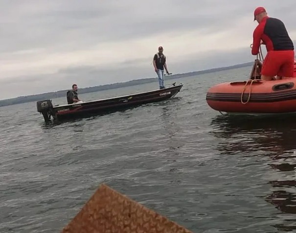 Homem sai para pescar com amigo e desaparece no Rio Paranapanema, em Teodoro Sampaio