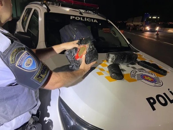 Tabletes de maconha s�o encontrados em mochila e homem � preso em Presidente Venceslau