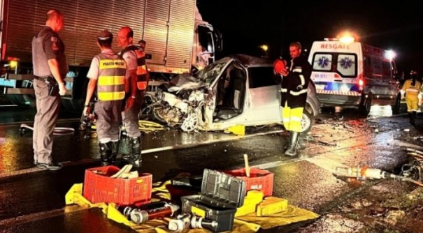 Uma pessoa morre e duas ficam gravemente feridas em acidente na SP-294 em Adamantina