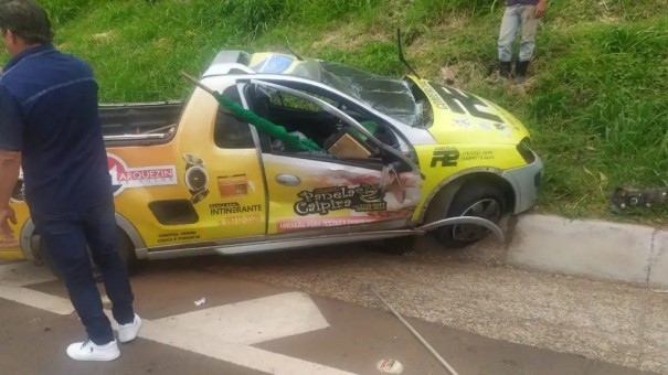 Homem morre em acidente entre Montana e caminh�o na SP-294, em Luc�lia