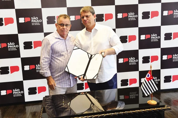 Flórida: Prefeito assina convênio com o Governo do Estado no valor de R$ 400 mil para recapeamento