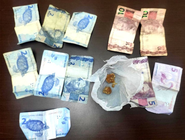 Adolescente é surpreendido com mais de 10 gramas de crack e dinheiro em Bastos
