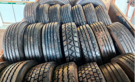 PolÃ­cia Civil apreende pneus de caminhÃ£o avaliados em R$ 25 mil, em Regente FeijÃ³
