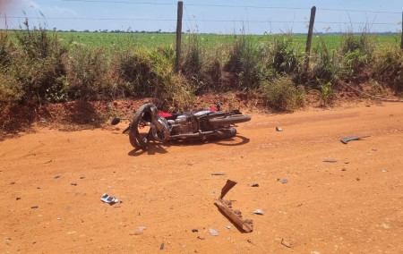 Acidente de trÃ¢nsito entre carreta e motocicleta mata uma pessoa em estrada rural em Rosana