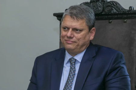 Governador TarcÃ­sio de Freitas tem agenda oficial em trÃªs cidades do Oeste Paulista nesta sexta-feira