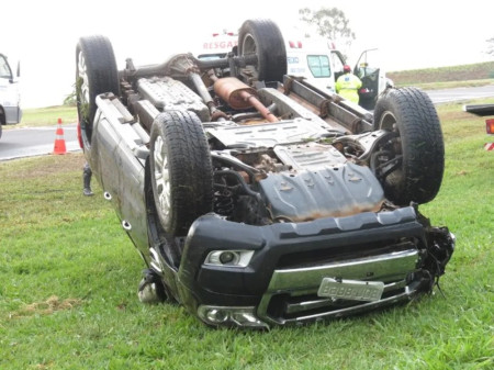 Aquaplanagem provoca capotamento de caminhonete na Rodovia Comandante JoÃ£o Ribeiro de Barros, em Tupi Paulista