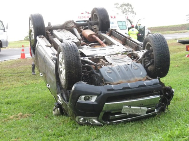 Aquaplanagem provoca capotamento de caminhonete na Rodovia Comandante João Ribeiro de Barros, em Tupi Paulista