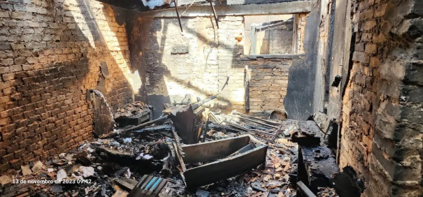 Vazamento em botijão de gás provoca incêndio em relojoaria de Guararapes