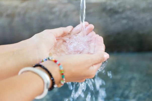 Ondas de calor exigem atenção quanto ao uso consciente da água; veja dicas para diminuir consumo
