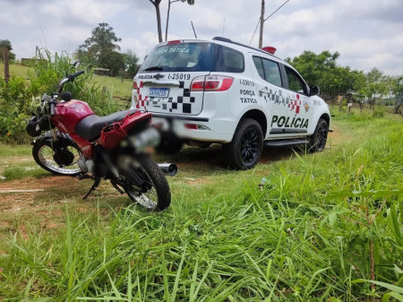 Com motocicleta furtada, rapaz consegue escapar de abordagem policial e abandona veÃ­culo na zona rural de Dracena