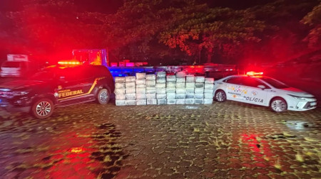 Motorista de caminhÃ£o Ã© preso por transportar 1,3 tonelada de maconha, em Adamantina