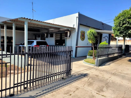 Filho Ã© preso por descumprir medida protetiva e invadir casa da mÃ£e, em JunqueirÃ³polis
