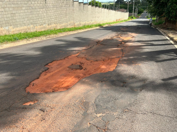 Ruas de Osvaldo Cruz apresentam diversos buracos no asfalto