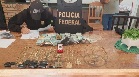 PolÃ­cia Federal faz operaÃ§Ã£o contra trÃ¡fico de drogas e lavagem de dinheiro em SP, MG e SC