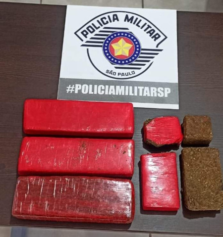 PolÃ­cia Militar prende homem por trÃ¡fico de drogas em Osvaldo Cruz
