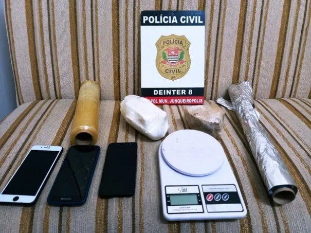 Casal suspeito de traficar drogas  preso em Junqueirpolis