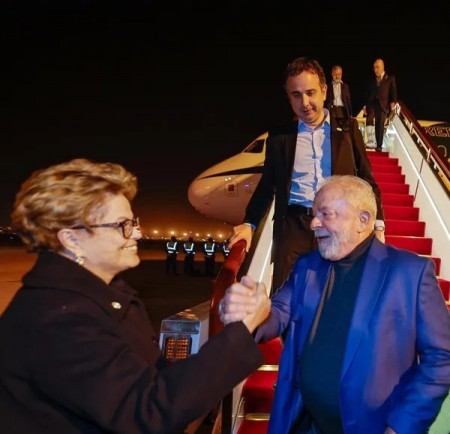 Lula chega a Xangai, primeira parada da visita à China