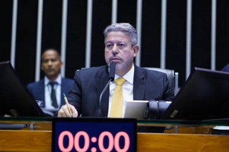 Partido de Lira fecha acordo para formar 'superbloco' com 175 deputados, o maior da Câmara