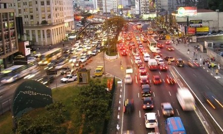 Brasil é o 2° pior país do mundo para dirigir por quatro motivos