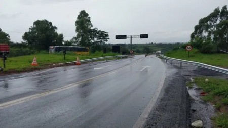 Obras que interditam alça de acesso na Rodovia Assis Chateaubriand são prorrogadas até esta quinta-feira, em Presidente Prudente