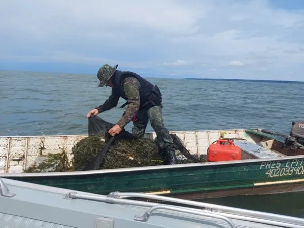 Pescador profissional � multado em R$ 1 mil por irregularidades em Presidente Epit�cio