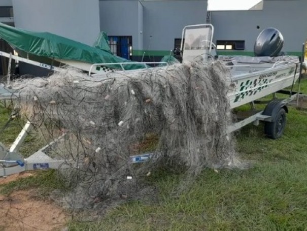 Fiscaliza��o apreende 850 metros de redes de pesca armadas irregularmente no Rio do Peixe