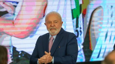 Lula diz que não venderá empresas públicas