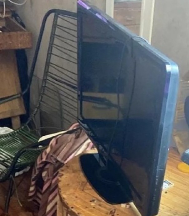 Minutos ap�s furtar televis�o, homem � encontrado e preso dormindo ao lado do equipamento