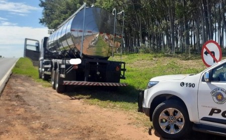 Polícia rodoviária apreende 125 mil maços de cigarros na SP-457, em Bastos 