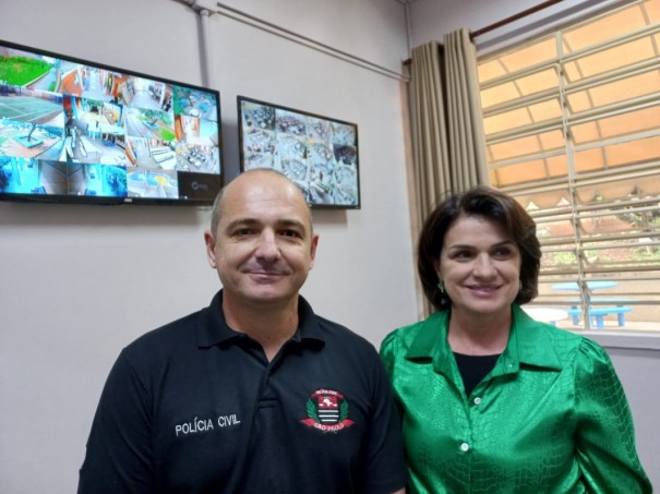 Escola Maria Aparecida Lopes de Osvaldo Cruz recebe o equipamento piloto do projeto 'Bot�o do P�nico'