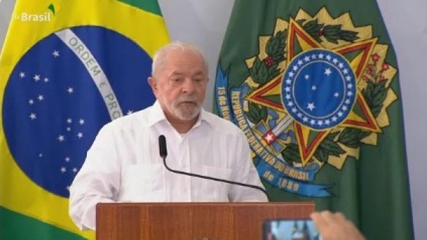 Lula sanciona reajuste de 9% para servidores e diz que governo 'vai ter que fazer' concursos para diversas carreiras