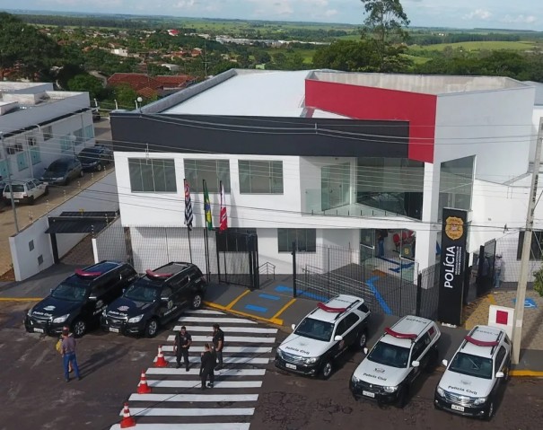 Fiscaliza��o policial apreende maconha, coca�na e ecstasy em festa universit�ria, em Adamantina