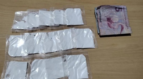 Ap�s den�ncia, Pol�cia Militar em Pacaembu prende homem por tr�fico de drogas