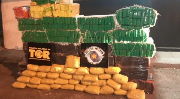 Pol�cia Militar Rodovi�ria apreende caminh�o com mais de meia tonelada de maconha e Skank