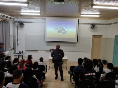 Polícia Militar faz palestra sobre bullying em Osvaldo Cruz