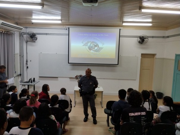 Pol�cia Militar faz palestra sobre bullying em Osvaldo Cruz