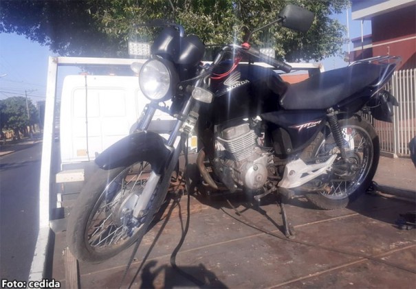 Polcia Militar de Bastos prende tupense por adulterao em motocicleta