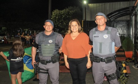 Prefeita de Salmourão participa de visita do canil da PM às crianças do Krav Maga Kids e Super Kids 